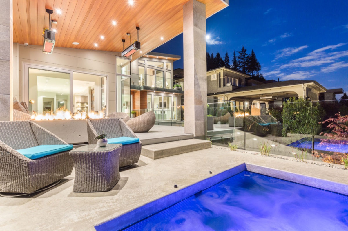 Leyland Residence covered patio and pool